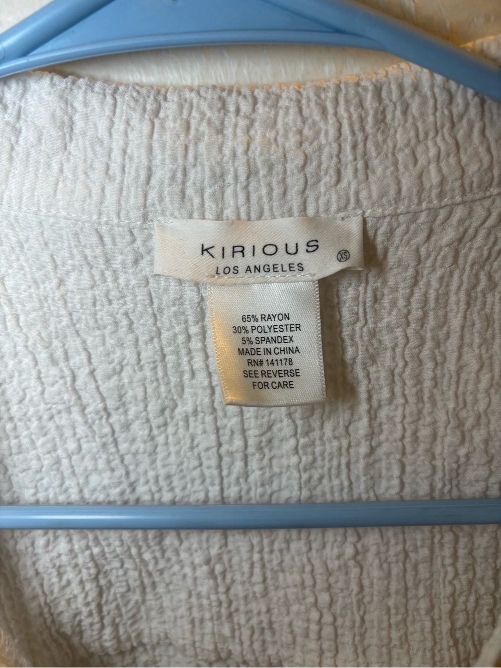 White Textured Cropped Button-Front Top - Picture 2 of 3